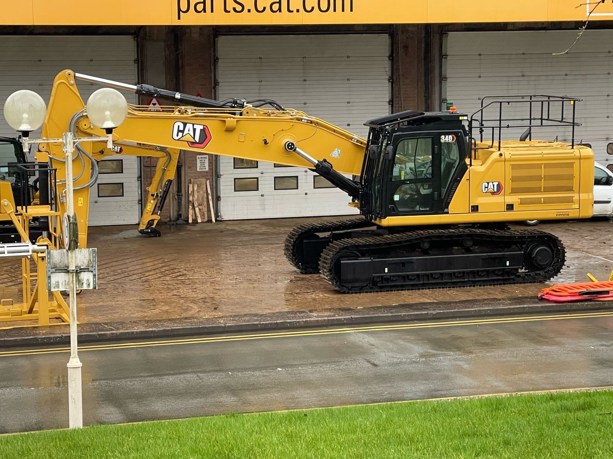FinningNews's tweet photo. Nick Drew of Nick Drew Media has spotted a Cat® in the jungle – this 340 demolition spec excavator was sitting at the front of our depot in #Cannock!
Have you seen any Cat machines while out and about? Make sure to send them to us using the hashtag #FeaturedByFinning!
#Finning https://t.co/JGGZ2Gm2Hb