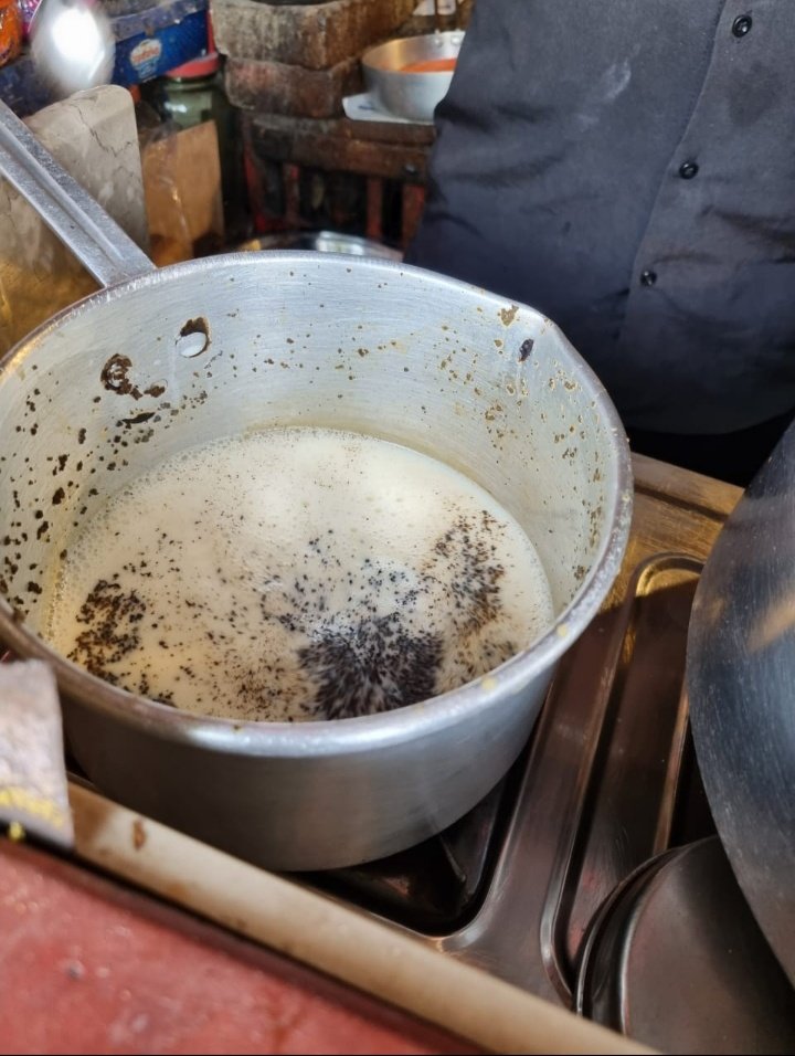 PenduProfessor's tweet photo. Lunch ke baad @Satiisingh aur @varoun3883 ko maine tang kara. I wanted tea, chai ki full talab lagi thi, so we found a good spot almost near fag end of Kirti Nagar. #chai #streettea https://t.co/8JqV6dMSN0