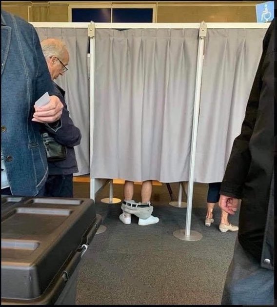 Abderrr_'s tweet photo. Sa vote avec son chibre ici https://t.co/nlkONkJdcQ