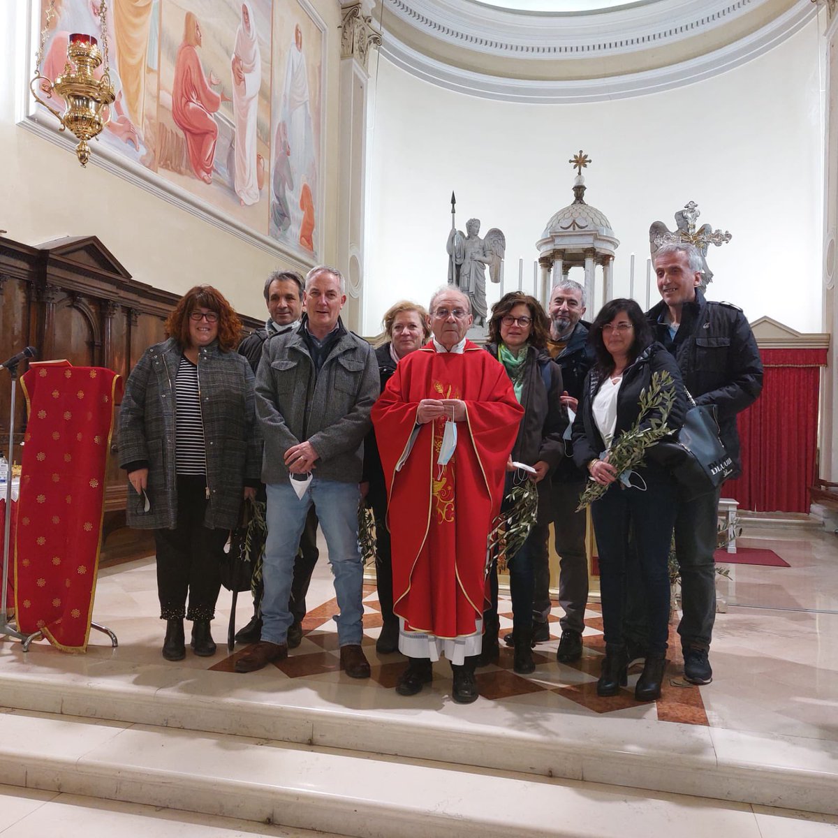 antoriccelli's tweet photo. Oggi #DomenicadellePalme a #Resana (Veneto) con il sacerdote con cui cominciai a fare il #catechista 40 anni fa. E che a #90anni riesce ancora a spiegare il #vangelo con lucidità e umanità. https://t.co/JnV2ibr3aN