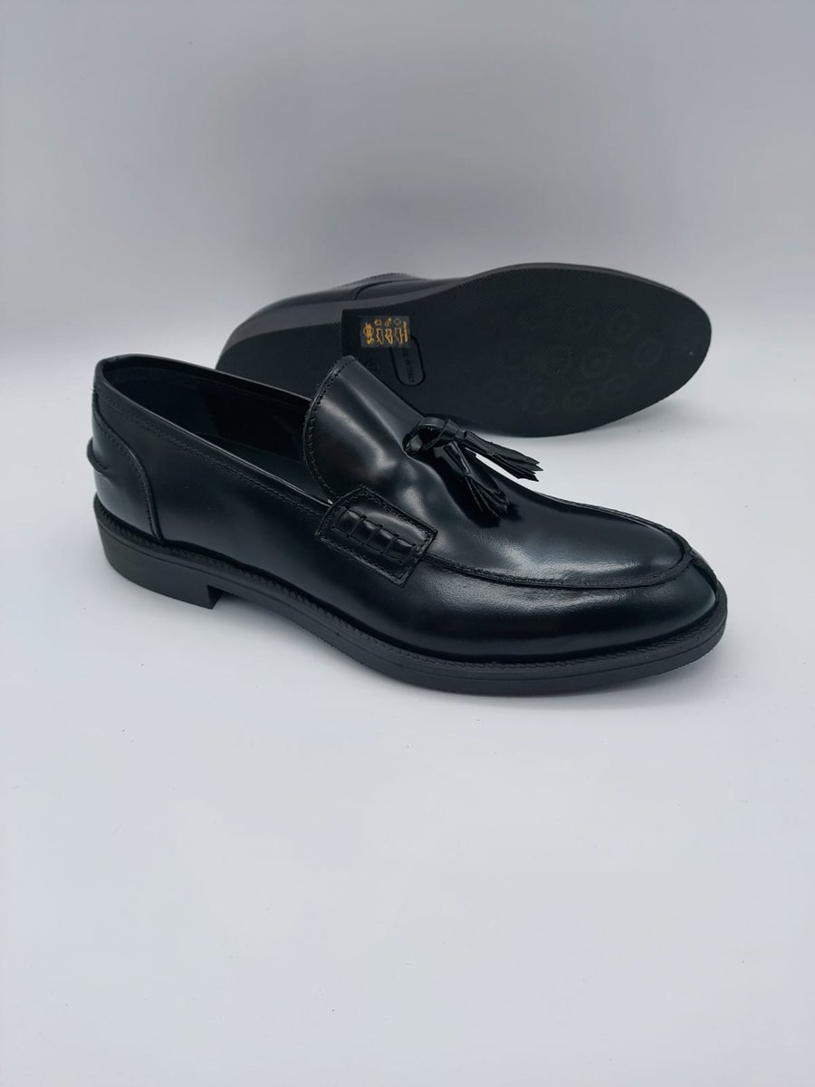 lesgriffesstore's tweet photo. Check out FR09 FRANCESCO RANIERI SCARPE CLASSIC MAN SHOES MADE IN ITALY PELLE FONDO GOMMA  https://t.co/T4TXHxNApY via @eBay https://t.co/9XsG4L1Tw3