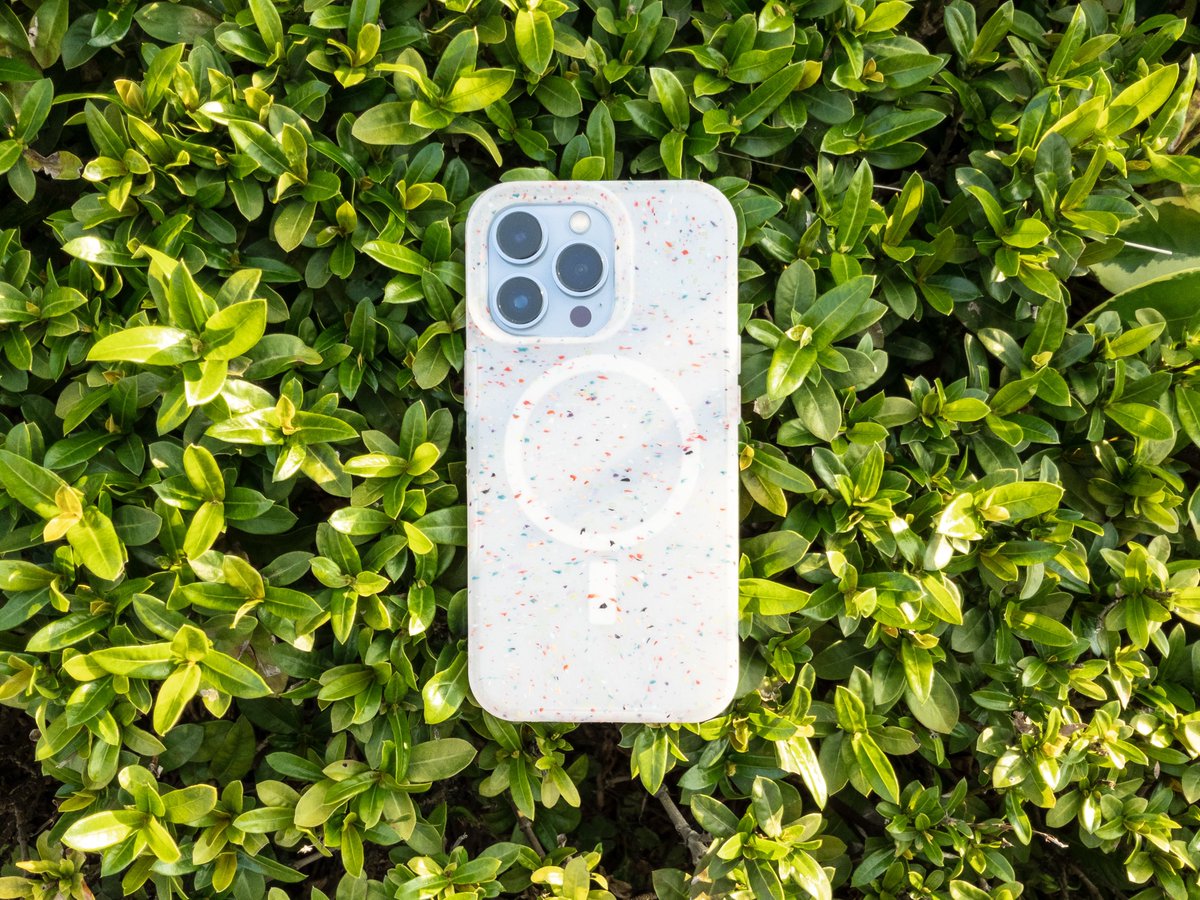 Sierra Blue it is!

Picked the funfetti case by Otterbox mostly for nostalgia, plus this is for my birthday this week :)

I’d like to go caseless but I don’t wanna end up being heartbroken by the inevitable scratches