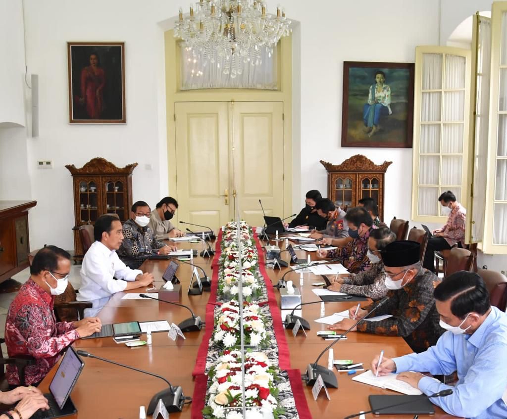 Kita telah sepakat Pemilu dilaksanakan 14 Februari 2024 dan Pilkada pada bulan November 2024. Tahapan Pemilu itu sudah dimulai pertengahan Juni 2022. 

Lalu, pada 12 April nanti KPU dan Bawaslu periode 2022-2027 dilantik dan segera mempersiapkan Pemilu dan Pilkada serentak 2024.
