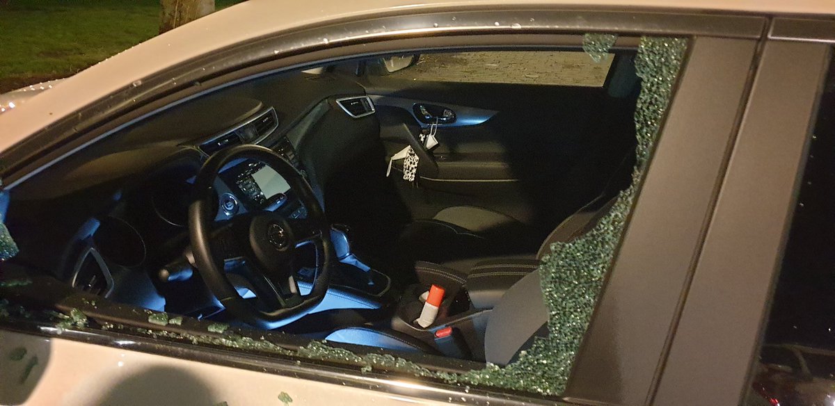 In de nacht van do op vr is geprobeerd mijn auto te stelen. Het is niet gelukt door oplettendheid van een buurvrouw die de @POL_Ldamvburg heeft gebeld en die er zeer snel bij waren.
De agenten hebben mij geholpen met aangifte en auto veiligstellen door <a href="/Vreugdenhil_/">Vreugdenhil Berging</a> 
#dank