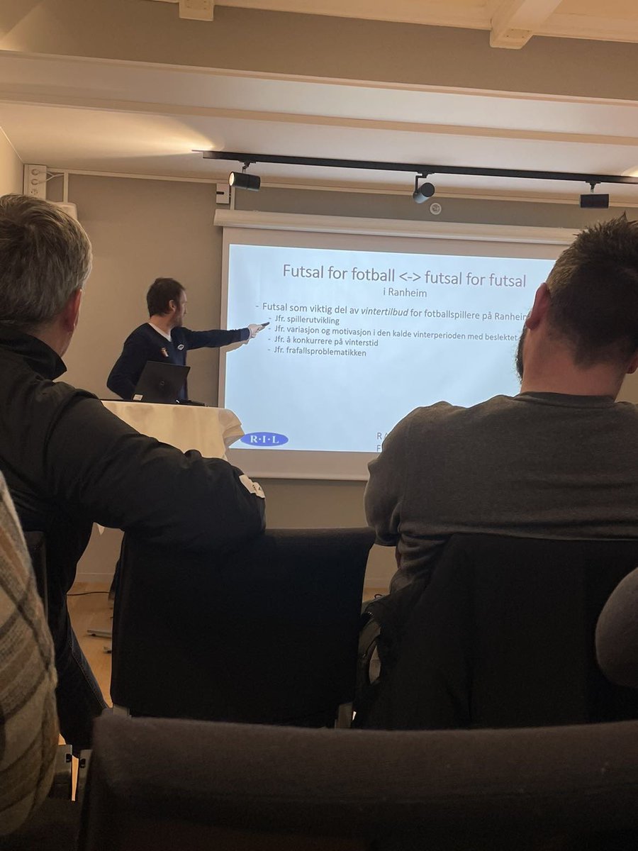 Ranheim Futsal på dagsorden v/<a href="/StianReinertsen/">Stian Reinertsen</a> under fagseminar i Trondheim for å presentere klubbens futsaltilbud og veien videre. Nøkkelpunkter var spillerutvikling, variasjon som motivasjon, frafallsproblematikk, futsal i årshjul og futsal som egen aktivitetsvei m.m.