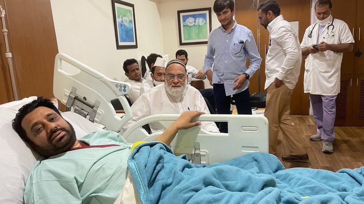 दिल्ली जामा मस्जिद के शाही इमाम जनाब अहमद बुख़ारी साहब आज अमानतुल्लाह खान साहब की ख़ैरियत जानने अस्पताल पहुँचे। 

Team AK
<a href="/imShaadKabir/">Kabir کبیر कबीर</a>