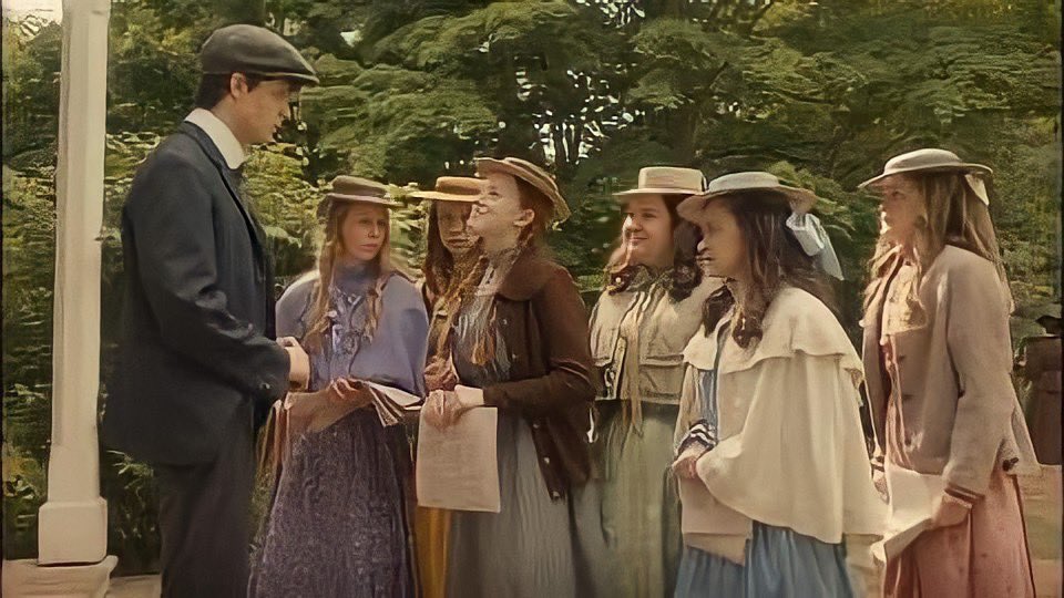 litlefishes's tweet photo. the feminine urge to go back in time and watch anne with an e for the first time https://t.co/d7bIbfKNkO