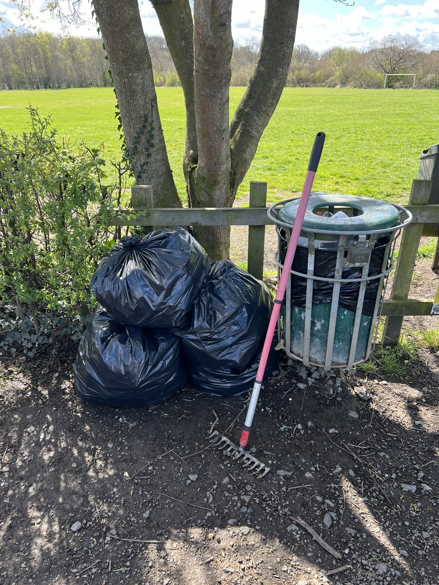 Great work again yesterday by volunteers, collecting 4  more bags of litter (mainly empty cider cans) to complete our #BigBagChallenge #litter . A few stubborn cans left, that even with a rake we could not get to. The area can now be reclaimed by nature and birds.