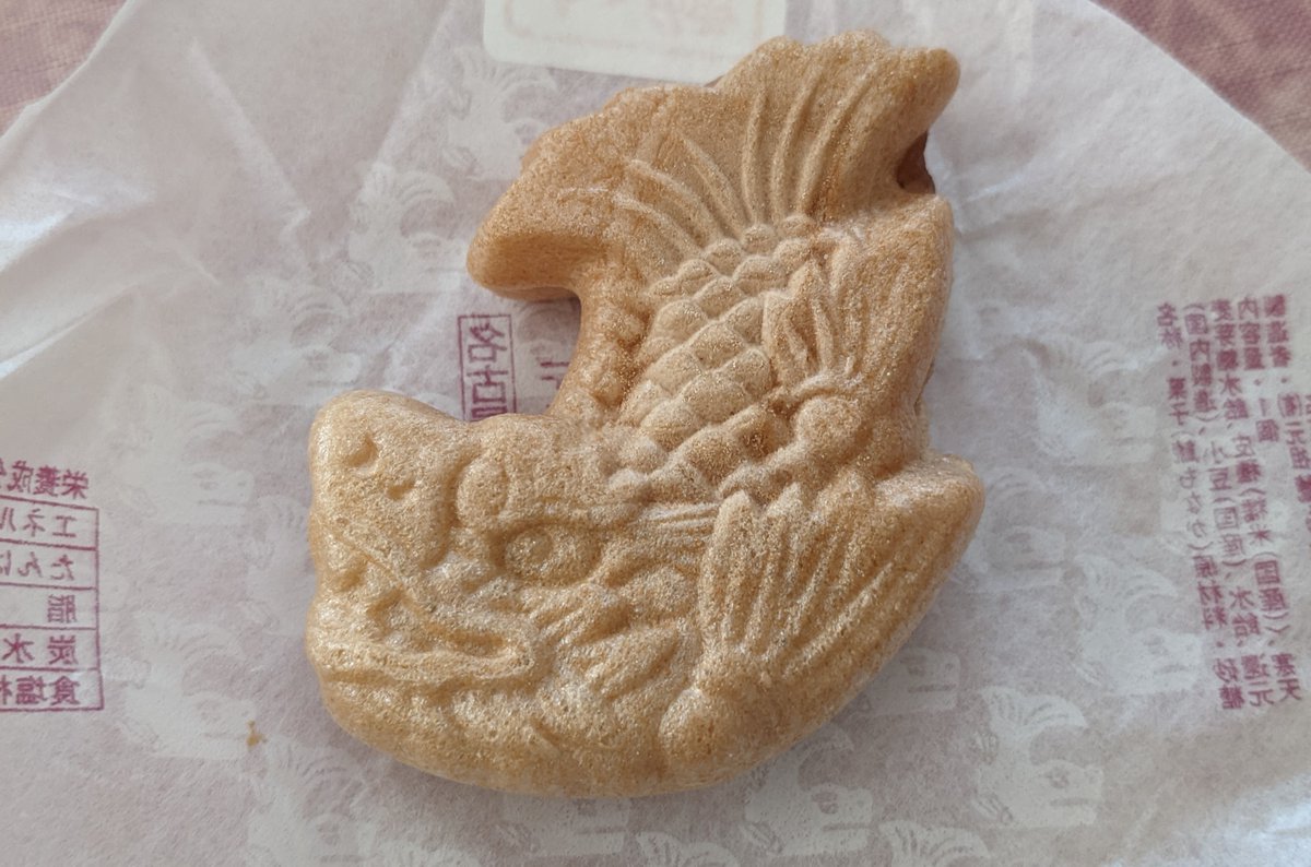こちらのツイートをきっかけに知った鯱もなかが届いた!
あんこの甘さが控えめで食べやすく、今日の良きお茶請けとして美味しくいただきました〜 https://t.co/QKntD27yOR