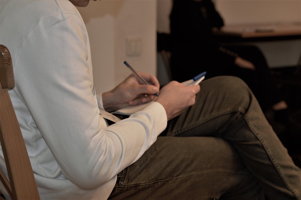 studentskelisty's tweet photo. Děkujeme všem za účast na našem včerejším workshopu Jak na blog, seminárku nebo esej na @PrazskyBarcamp  💚💙

📸 @juliesafova https://t.co/OBjhhSjA5t