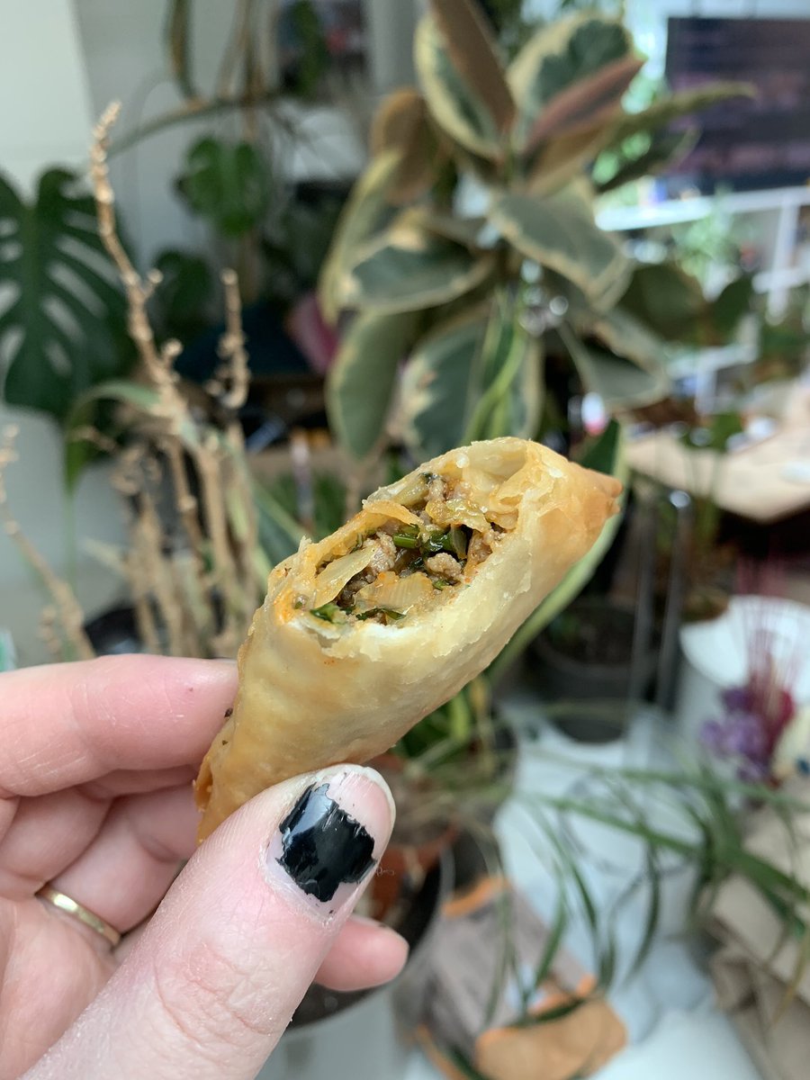 LilyWaite_'s tweet photo. Man @Bake_Street makes me so happy. These lamb samosas are absolutely the best samosas I’ve had, light crisp pastry and gorgeous lamb filling, and the Nashville hot chicken bun is amazing as ever. Good tater tots too. #meat https://t.co/LssEIRFZ1u