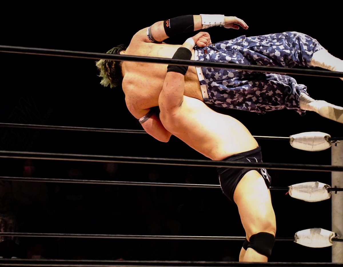 katsuo59179356's tweet photo. 2022.04.09新木場1stRING
大日本プロレス大会
#神谷英慶 選手
デスマッチヘビー級王者の
宮本選手から直接フォール‼️‼️
これは、
5.5横武の主役に躍り出たぞー!
一気に二冠王だー!
#strongbj
#bjw
#大日本プロレス https://t.co/o6RE5O7OFP