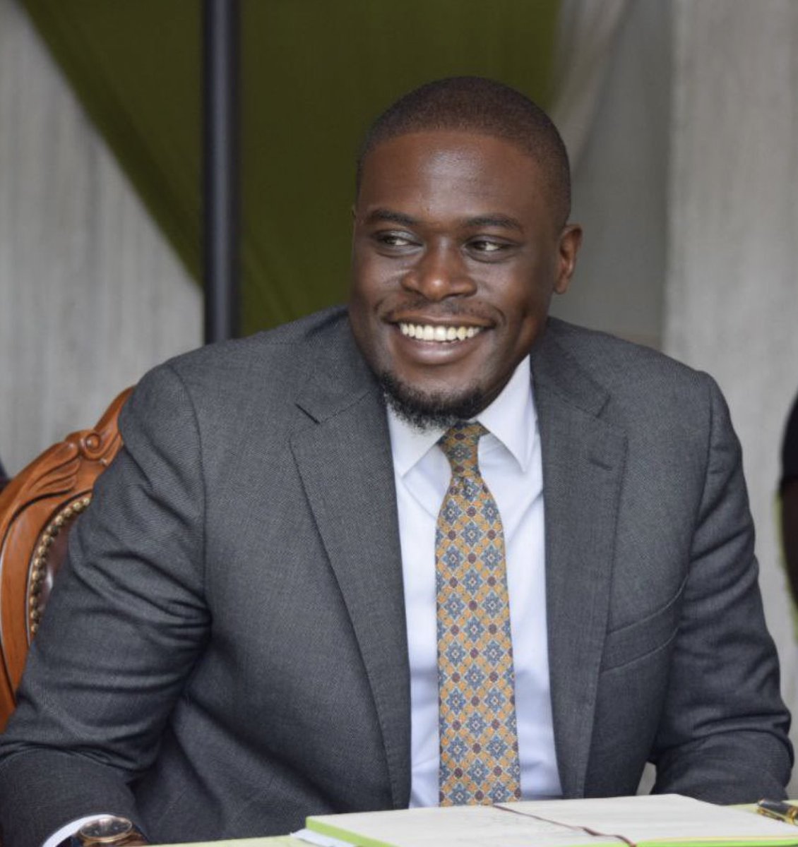 Hustlers,

If you were voting in Nairobi, whom would you choose to be the Governor ?

Tim Wanyonyi - Retweet 🔄

Johnson Sakaja - Like ❤️

#HustlerNation