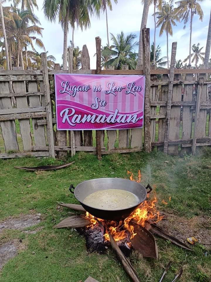 claudmramos's tweet photo. Yay!!! Iba din talaga ang mga kababaihan dito sa Basilan! Karendehan for @lenirobredo :) They are doing house to house  campaign to combat the fakenews sa Fb! Puso sa puso!

#BasilanIsPink #BasiLENIyo #KakamPink #KulayRosasAngBukas #LeniKiko2022 #LetLeniLead2022 https://t.co/GId5VlKILT