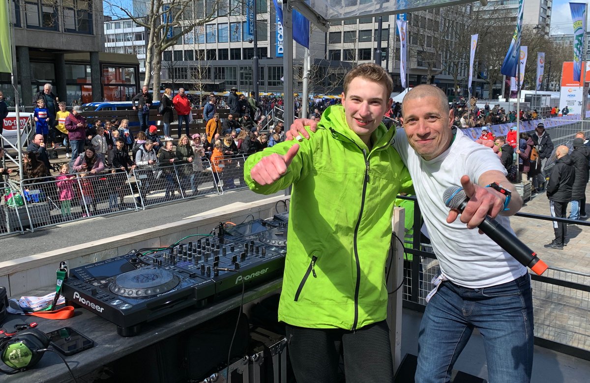 Wat een superdag heb ik gisteren gehad! 5 uur staan DJ-en op de #Coolsingel  #Rotterdam 100 meter voor de finish van de #NNmarathonRotterdam !!!! Samen met Speaker Vincent hebben we er een feestje van gemaakt! #NN #Marathon #NNMarathon2022 #NNmarathonRotterdam2022 #DeMooiste