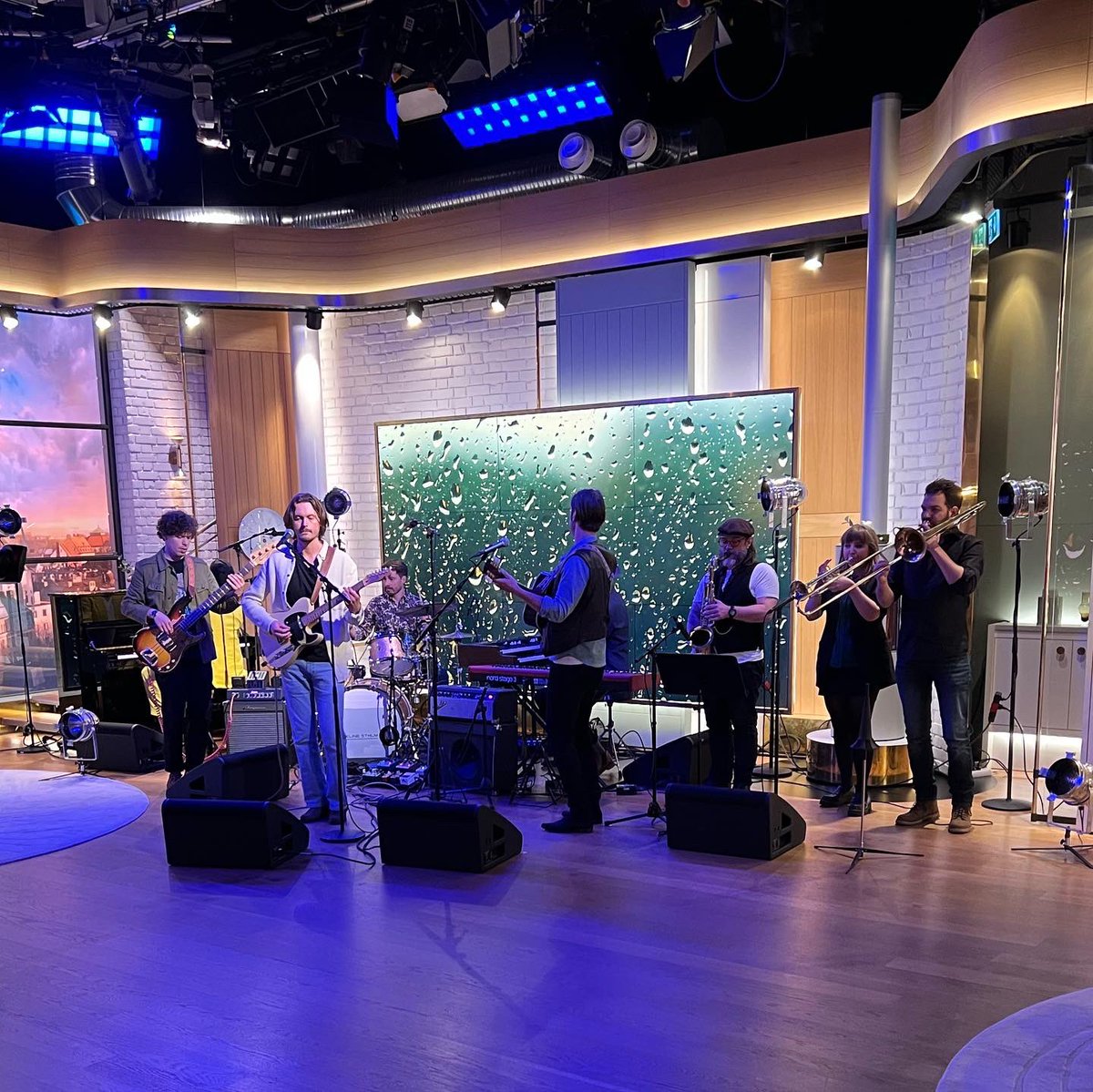 lindell_jesper's tweet photo. Thank you @Nyhetsmorgon for yesterday! We had so much fun. 

#JesperLindell #Rootsy #RootsyMusic https://t.co/PQ8Fhb9tb4