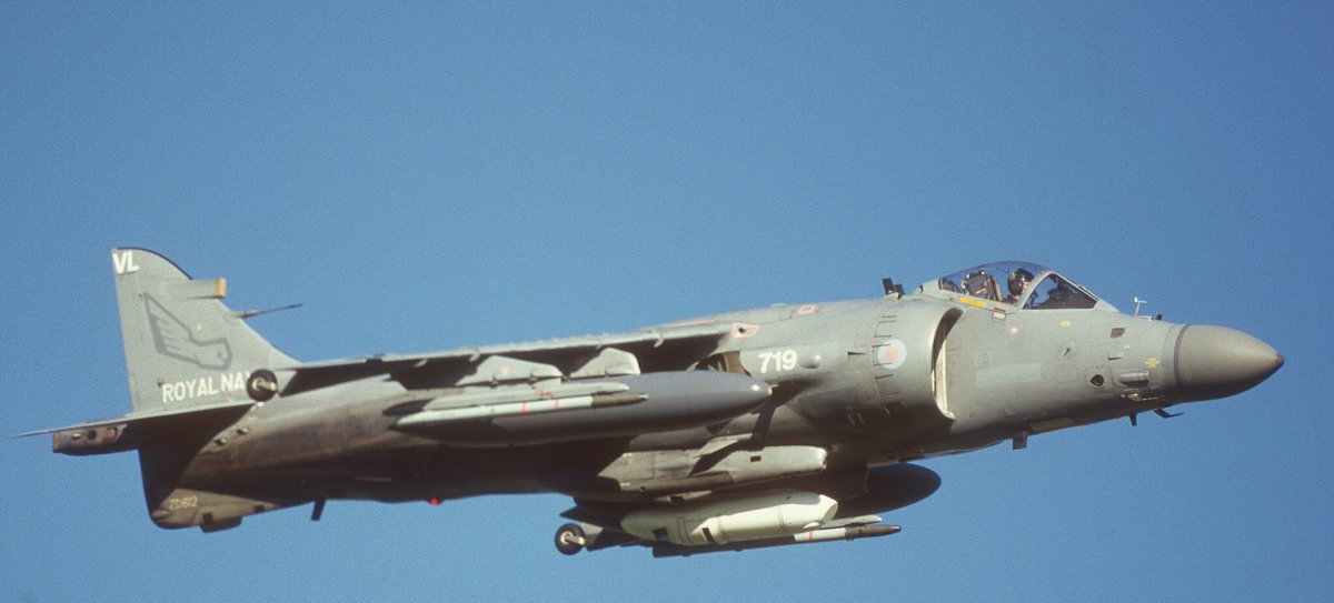 HarrierPres's tweet photo. Here’s a great and rare shot, armed with two training Aim-9s and a centreline recon pod? Is FA/2 ZD612 from 899NAS. Photographer Michelle fisher. #899NAS #SeaharrierFA2 #Harrierpres #HarrierReconnaissance https://t.co/NQ590yuD1x