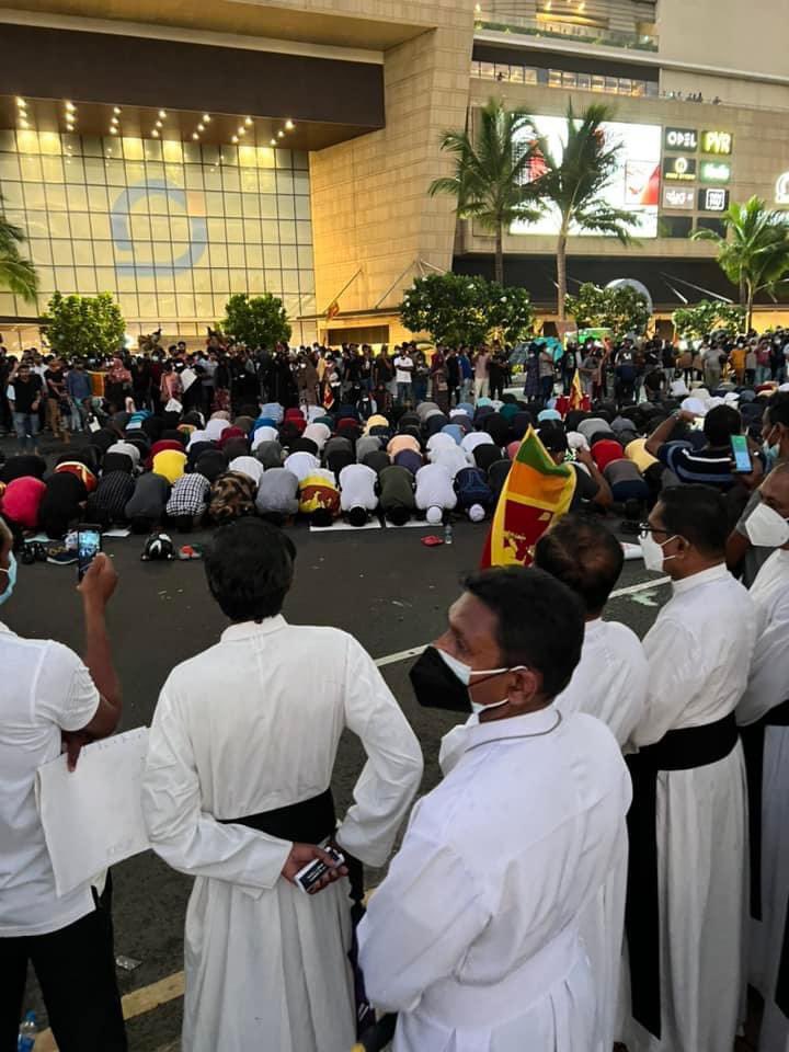 otaradel's tweet image. A beautiful sight to see! 
United as one 🇱🇰❤️