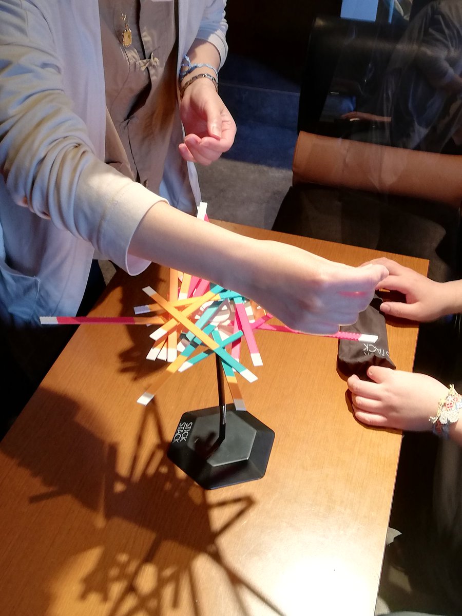 presencafe's tweet photo. 「STICK STACK」という、なーんも考えずに気軽に楽しめるパーティゲームも遊んでもらいました。
レアスティックばかり引くプレイヤーさんもいて、楽しんでくれていたようです。
次にお越しの機会には他のGAMEも遊んで貰えるかな?
#スティックスタック
#STICKSTACK
#ボードゲーム https://t.co/X5KLYiD6QL