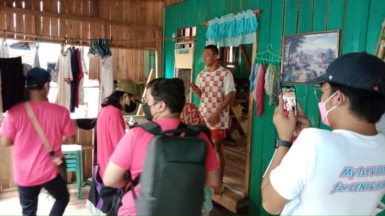 mujivhataman's tweet photo. Kanina sa pangunguna ng Basilan Youth for Leni, Meh Karendehan for Leni, at Basilan Professionals for Leni, nag house to house campaign ang ating mga volunteers at pinuntahan ang mga barangay sa isla ng Malamawi sa Isabela City. #LeniKikoAllTheWay #IpanloNa10To 💕 https://t.co/RNpzxHgEHJ