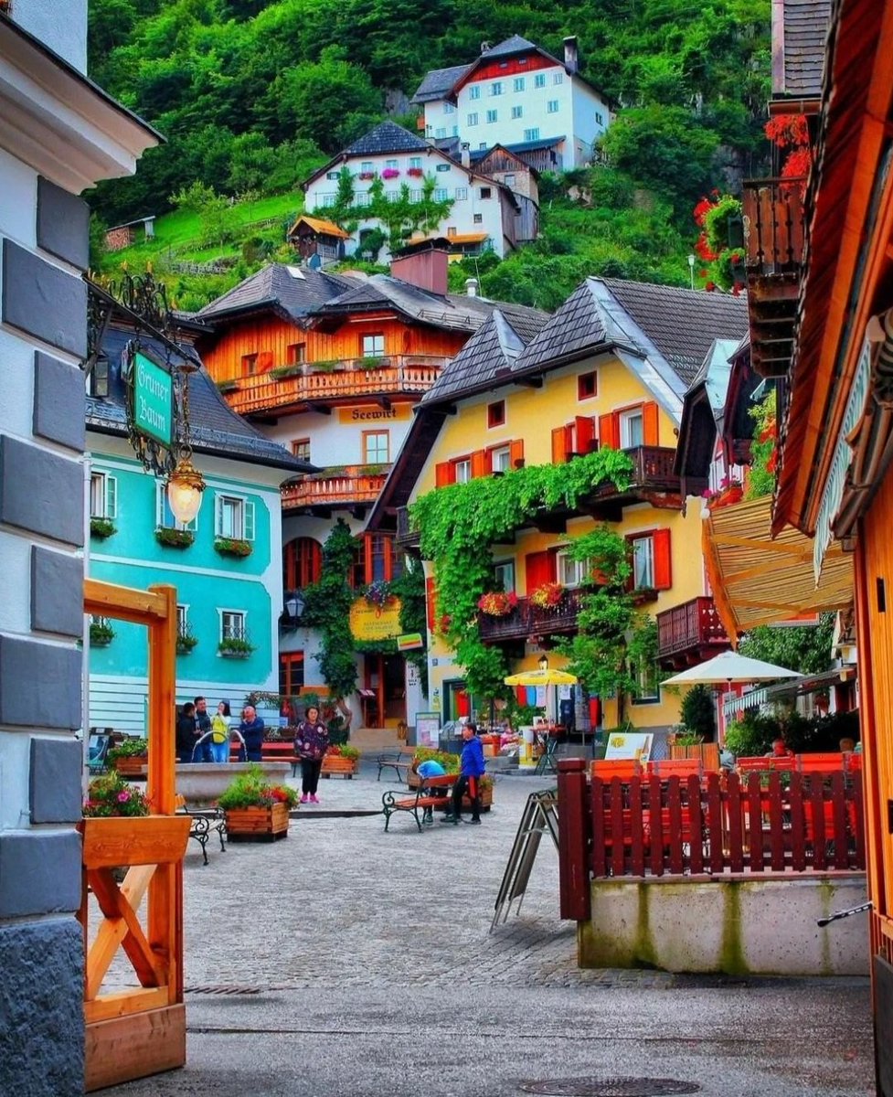 RT @kisser0m: Those colours are beautiful. 
Village in Austria....Hallstatt. https://t.co/U5ic3jTd2D