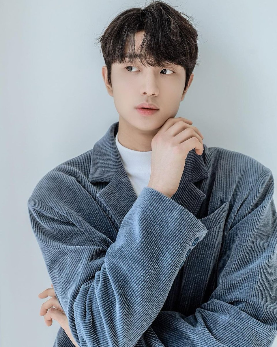 infodrakor_id's tweet photo. Hansu muda di #OurBlues bikin oleng 😍

Liat yang bening dikit emang bikin mlyttt. Namanya #KimJaeWon masih muda 01L

Silahkan kepoin atau silaturahmi ke Ignya rlawodnjs_ ☺ https://t.co/VdJKihaugo