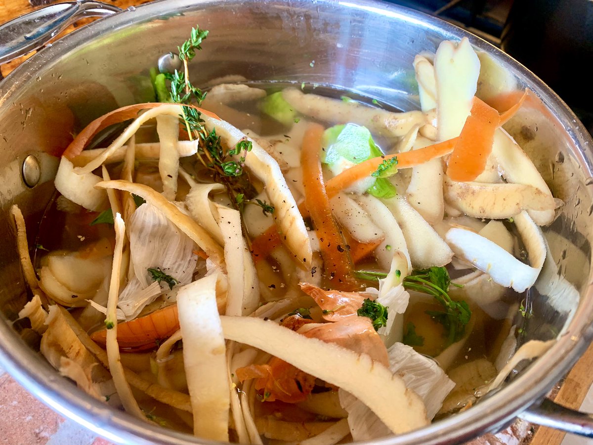 Jessrocks71's tweet image. Good afternoon everyone ❤️

I wanted to highlight the way I make my stock at no cost every week. 

Before you put your veg peelings etc in the compost throw it all in a pan &amp;amp; simmer for 20/30 mins whilst you’re cooking dinner then drain. Then put them on the compost after.🥰