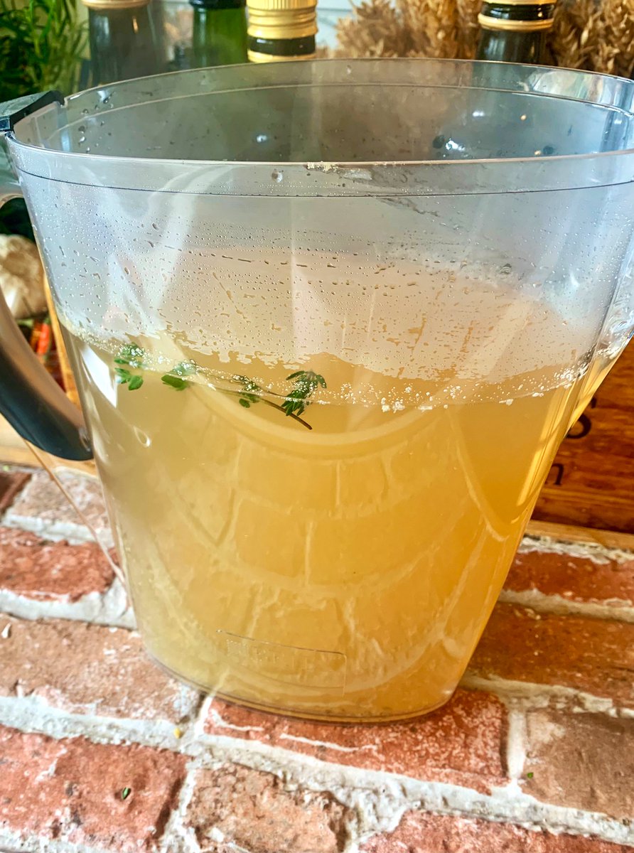 Jessrocks71's tweet image. Good afternoon everyone ❤️

I wanted to highlight the way I make my stock at no cost every week. 

Before you put your veg peelings etc in the compost throw it all in a pan &amp;amp; simmer for 20/30 mins whilst you’re cooking dinner then drain. Then put them on the compost after.🥰