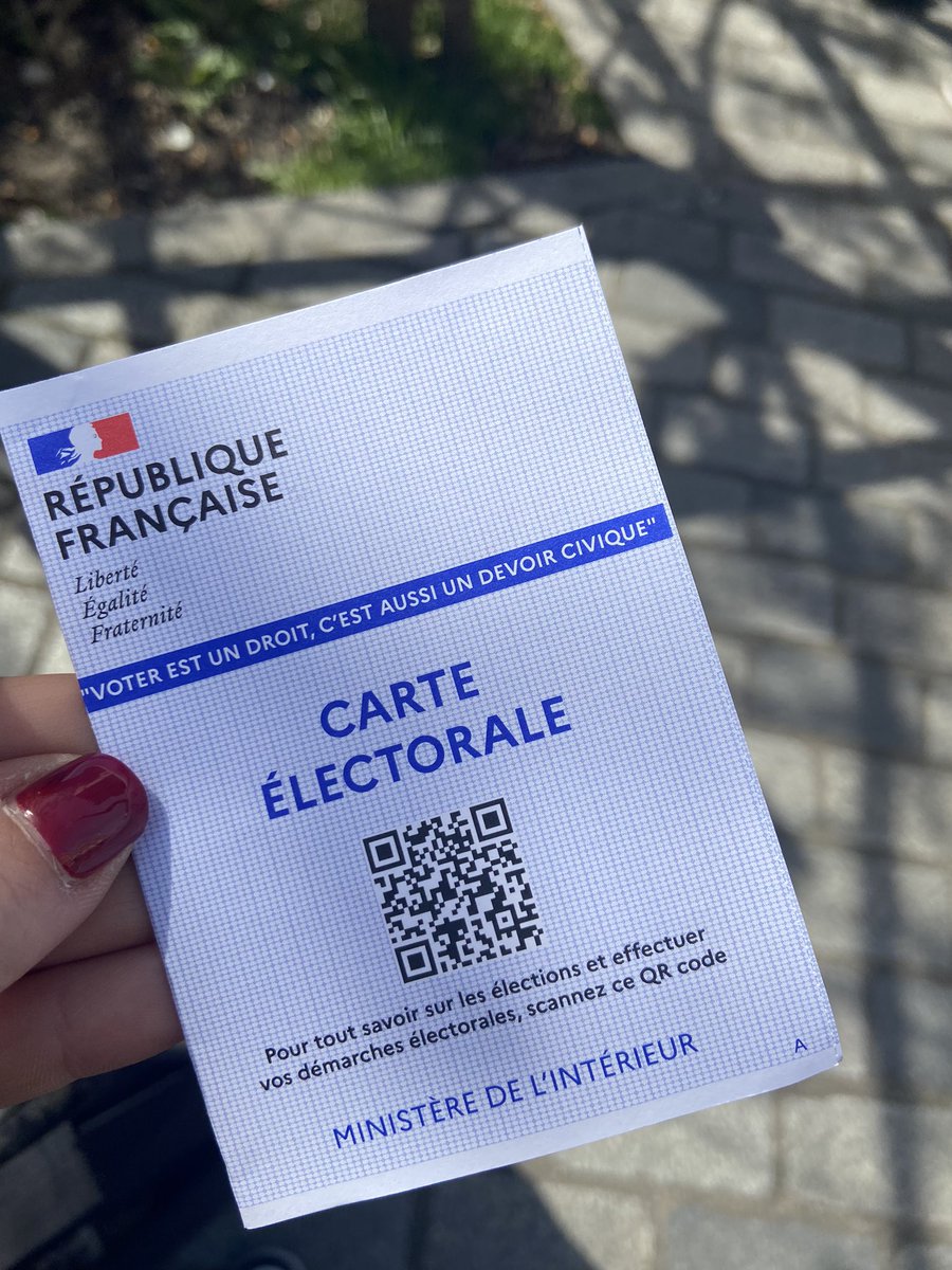 Cette file de citoyens issus de tous horizons allant voter… Fière de vivre dans un pays plein de contradictions mais surtout libre 🇫🇷 
#Election2022 #JeVote #Premiertour