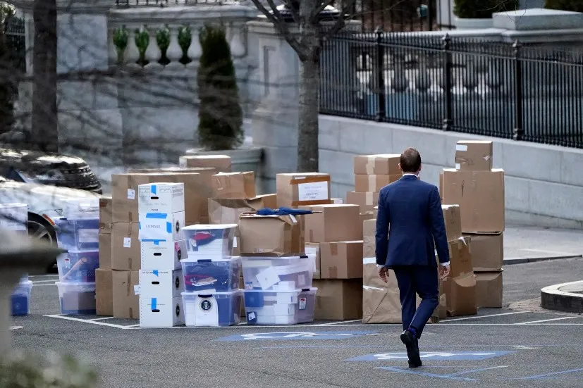 thehill's tweet photo. State Department: WH gift records for Trump, Pence missing https://t.co/Vd80ADEbhQ https://t.co/CSLZksJfVW