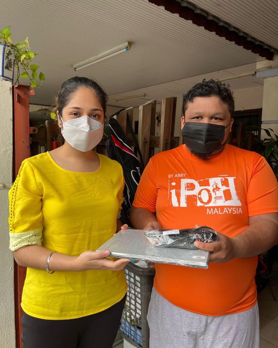 partimudaperak's tweet photo. Projek Laptop MUDA Perak telah pun bermula! 💻

Kami telah membuat penyerahan Microsoft Surface kepada pelajar-pelajar institusi pengajian tinggi di sekitar Perak. https://t.co/J0oLmFPhpu