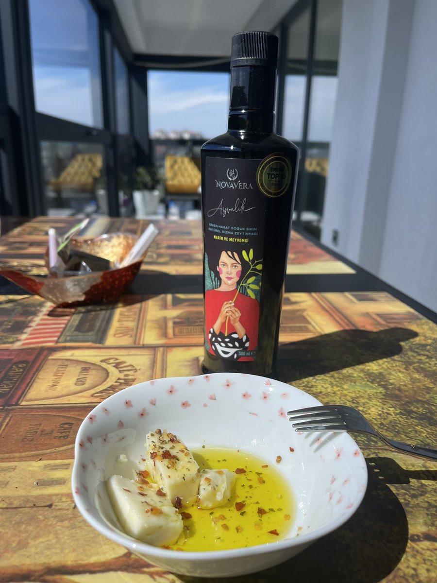 Fenerli1isi_'s tweet photo. Gayet iyi 🥰 #pazar #oliveoil #novavera https://t.co/7RkPpKbb7r