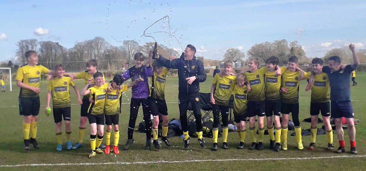 hellesdonfcdons's tweet image. 2021/22 @NorfolkCYFL Championship Champions 🏆