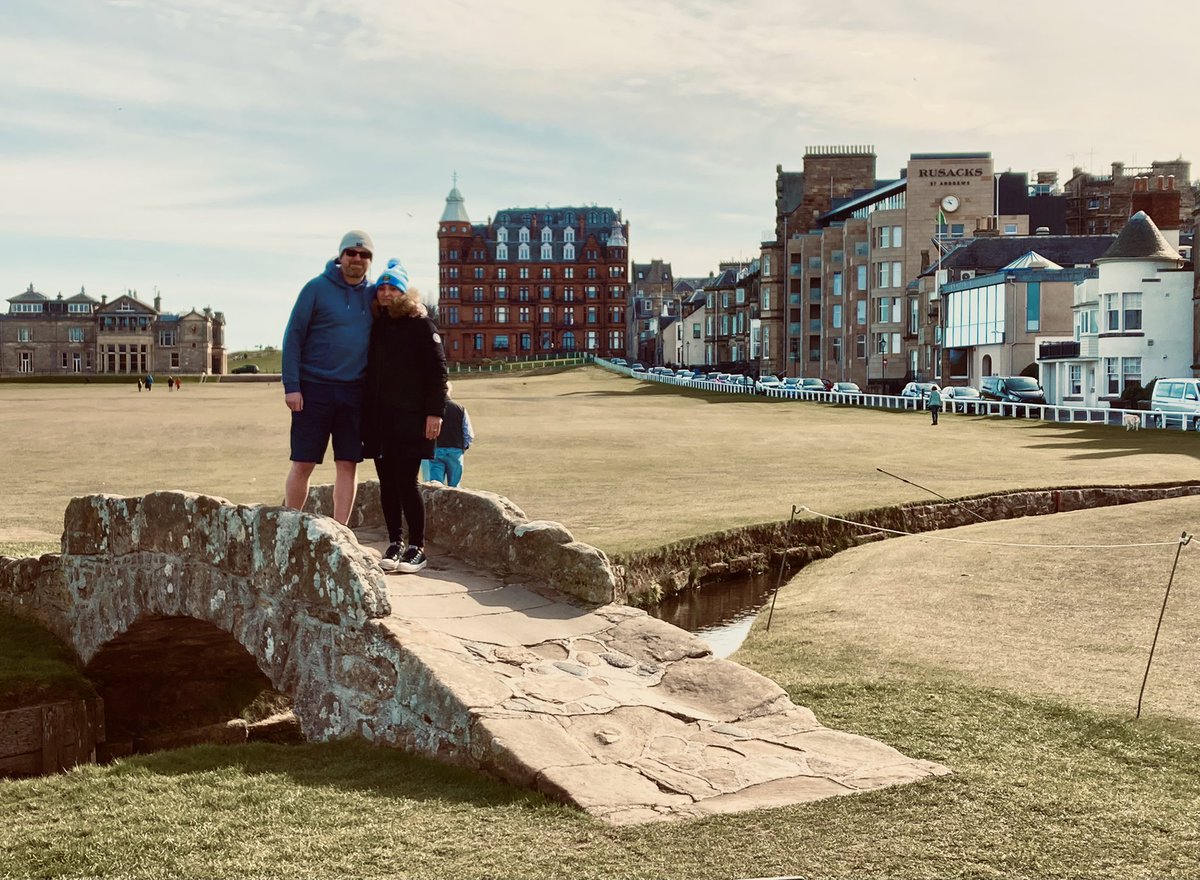 abandonist_'s tweet photo. Abandonistas on tour! On the world famous Swilcan Bridge on the 18th hole of the Old Course in St Andrews. Absolutely glorious 😍 #golf #standrews #homeofgolf #swilcan #heavenly https://t.co/ZtV4rXBtxx