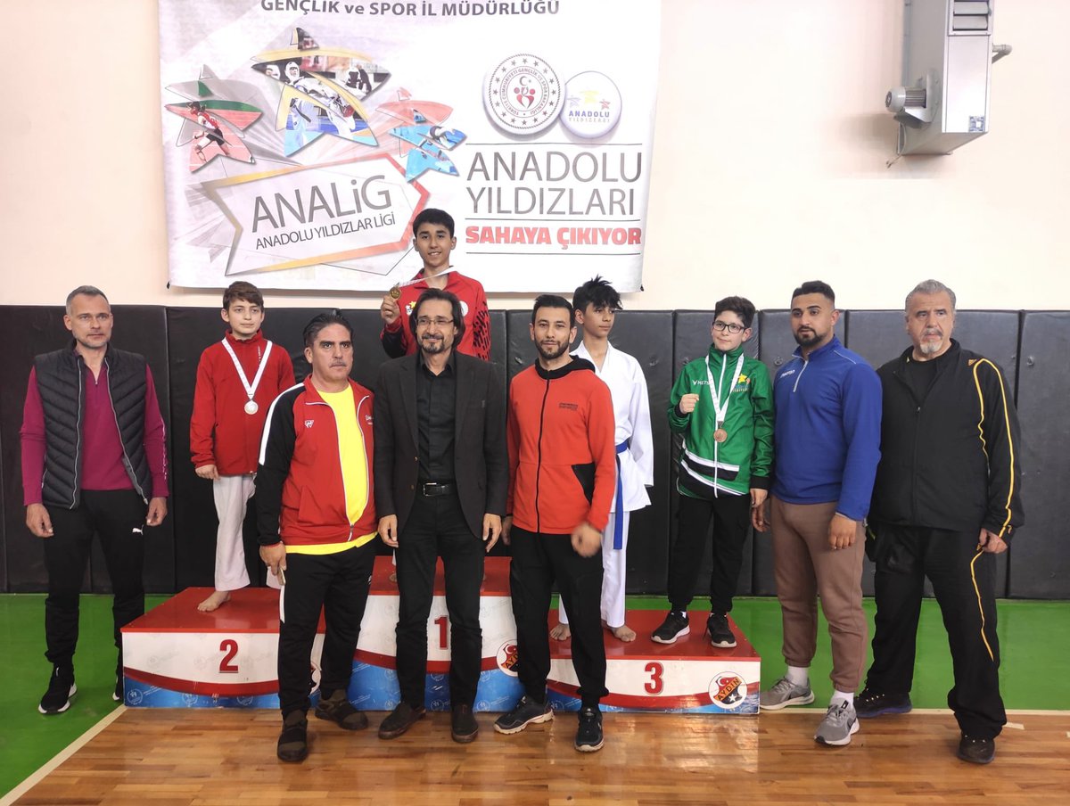 aso_hem's tweet photo. Kuyucakda yapılan Anadolu yıldızlar ligi grup finallerine 3 kursiyerimiz katılmışlardır.
GÖKAY KURUOĞLU 1.
TALHA YILMAZ 2.
SUAT ERDEM 3.
Öğrencilerimiz düzce de yapılacak olan yarı finallere katılmaya hak kazanmışlardır @mebhbogm @Aydin_MEM @yilmaznazif @LvntSener @Nazilli_MEM https://t.co/8LdNKr0Qw3