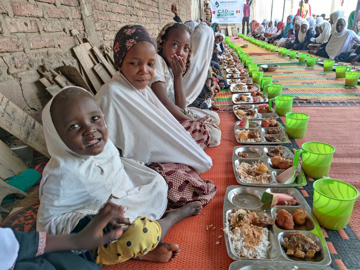 AbdullahBabaVkf's tweet photo. Afrika'nın Çad ülkesinde yetimler, öksüzler ve ihtiyaç sahipleri için iftar sofraları kuruyoruz. Allah hayırlarınızı kabul etsin.

https://t.co/NvlXb50N8X https://t.co/Pm9IbWe0xE