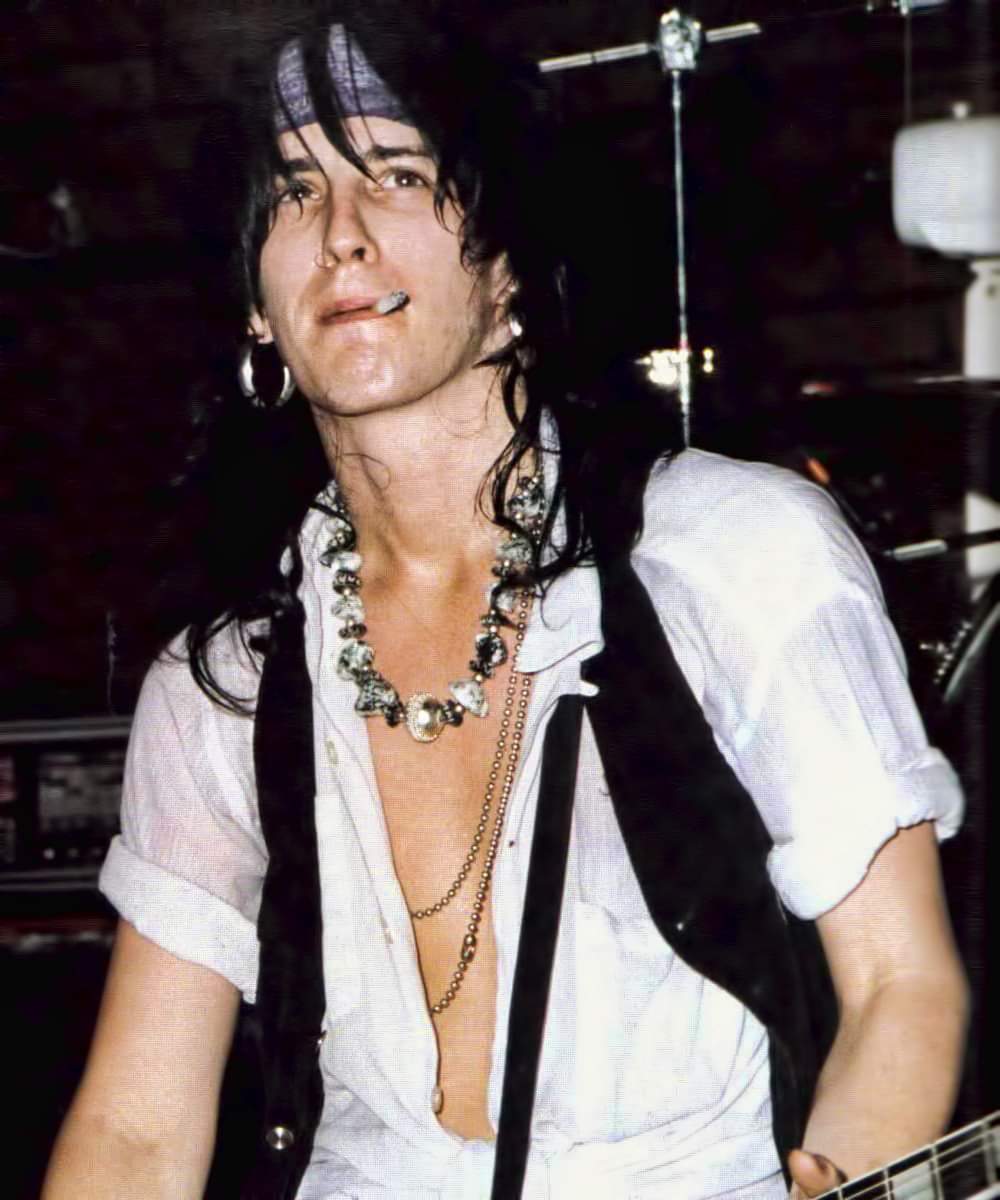 Happy Birthday to IZZY STRADLIN of GUNS N\ ROSES!!   