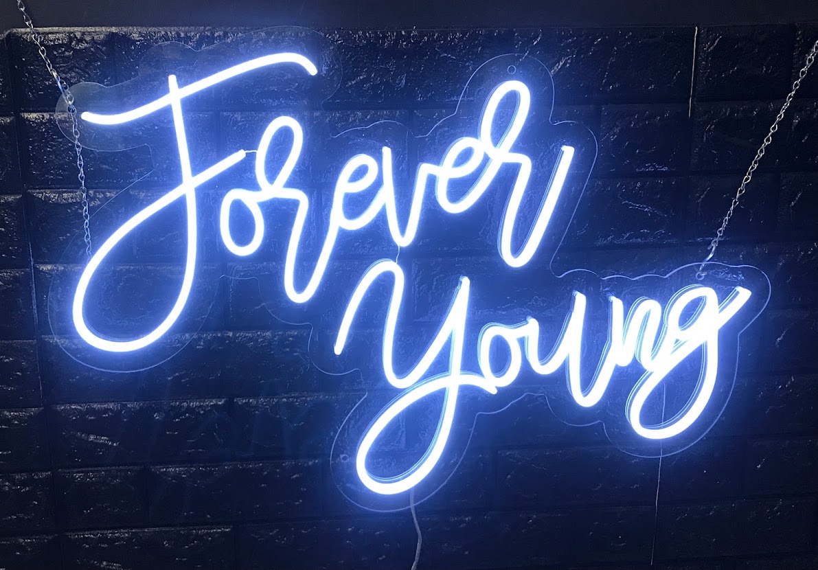WendyLe83985314's tweet image. &quot; Forever Young &quot; LED Flex sign from our very own customer.

We can customize any design within 24 hours with price quote.
Check out with coupon code WENDYARTER20 save $20 off
Email: wendy@arterneon.com
Call/text: (562) 802-4141
#LEDFlex #CustomLEDFlex #Neon #Signs #LEDFlex
