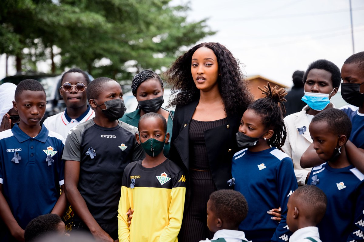 Miss Rwanda tweet media