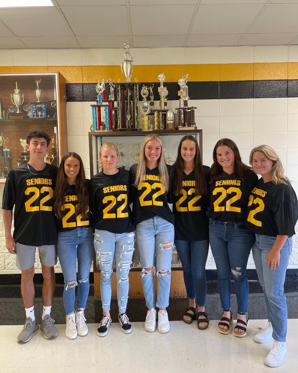 NandoSoftball's tweet photo. GAME DAY tomorrow @ HOME vs Lewisburg! JV 3pm // Varsity after! Come out and support this special group for senior day! #teamdcs https://t.co/jsAmQIJ1Kp