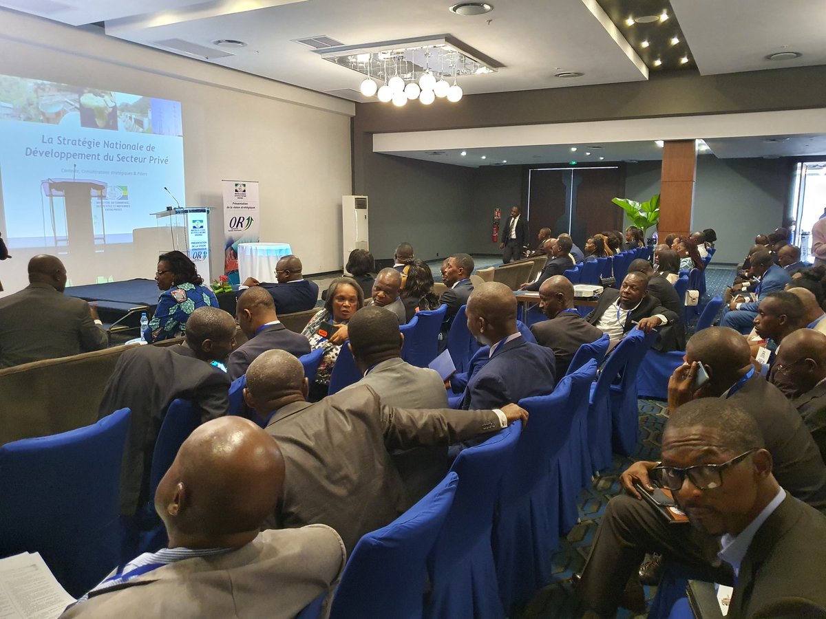 Exposé de la vision stratégique OR par le minsitre <a href="/Yves_Manfoumbi/">Yves Fernand Manfoumbi</a> à l'ensemble des cadres de l'administration dont il a la charge en 5 axes et 15 programmes. #Gabon #Commerce #Pme #Artisanat