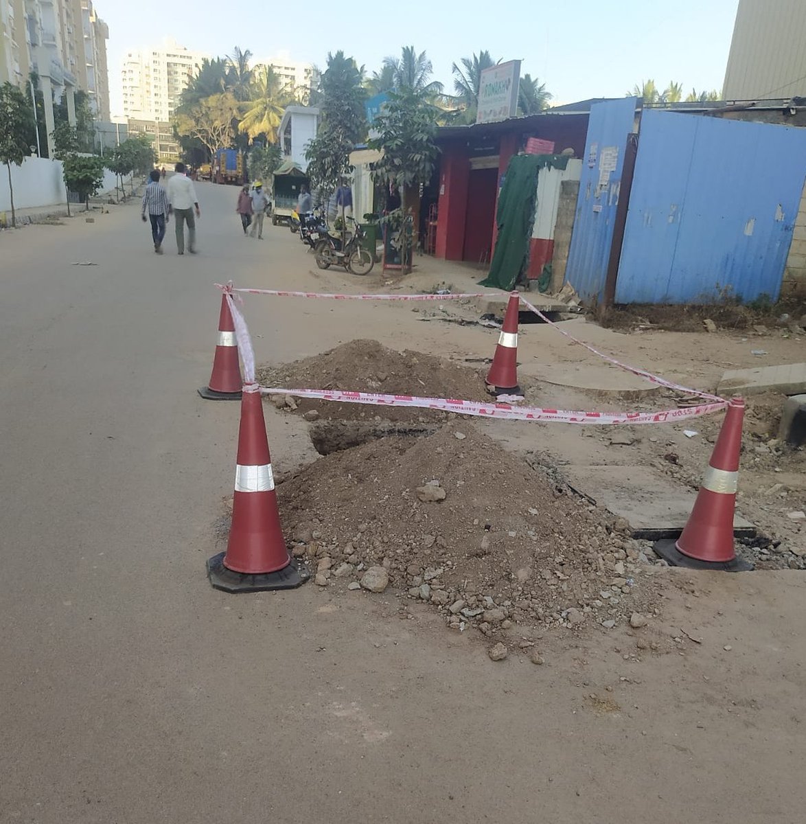 riseupforrights's tweet photo. Everyone please note - 
After construction of new road no one can DIG till 3 years.

Rules are clear but no one aware properly so Road Diggers take advantage.

Complaint immediately to @BlrCityPolice if new Road DIG.

Don't ignore it, becaz small #pothole can kill someone life. https://t.co/p4fEbwEiPl