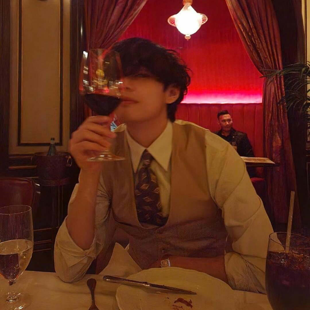 archivekoov's tweet photo. date with taekook 📸 #taekook https://t.co/9PUbyB6O4a