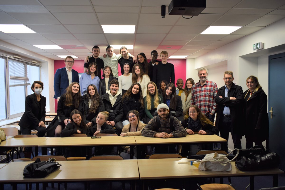 ECSParis's tweet photo. [ETUDE DE CAS]

Ce matin, les étudiants #ECS3 ont présenté leurs dernières recommandations de l'année sur le projet Filariane de Sodexo. 

Bravo à tous pour le travail fourni! 💪

#communication #etudedecas https://t.co/Z1qHFoDoRr