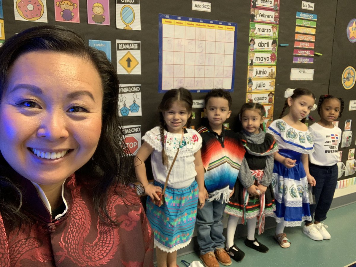 ChinitaLi1's tweet photo. Cerramos con broche de oro la semana #multicultural @PierceECPandas Representado nuestras raíces, cultura y lenguaje! #yosoybilingue #bicultural @IrvingISD #MyIrvingISD https://t.co/xNYsMYhgLN