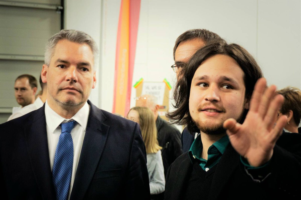 aaronwoelfling's tweet photo. Auf der Jugendmesse Dornbirn konnte ich gestern viele Gespräche über die Jugend in der Politik führen. Bei allen Differenzen ist eines Konsens: Die Jugend muss stärker in politische Entscheidungen eingebunden werden - und daran werden wir weiter arbeiten. Danke für den Austausch! https://t.co/iBjt2hC31H