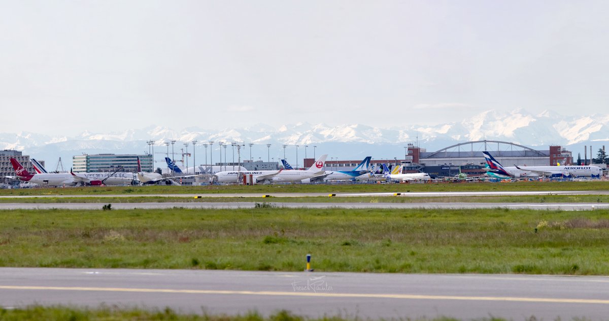 Frenchpainter's tweet image. #AvGeeks how many #Airbus do you count on this image? 😋