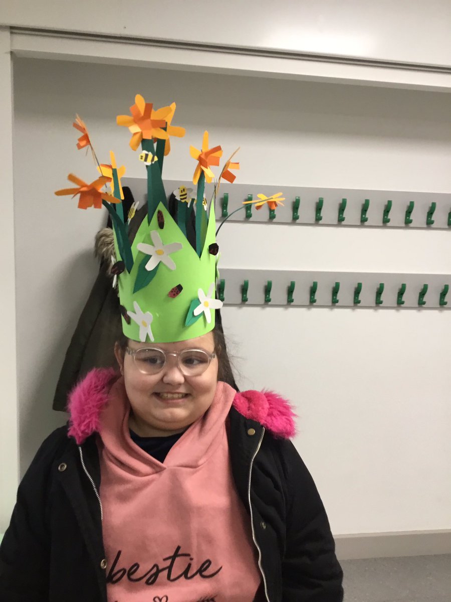 islwynsrb's tweet photo. Just to brighten everyoneβs day, here is our Easter Queen!
Happy Easter everyone! #toocutenottoshare https://t.co/ix2lQeAtHb