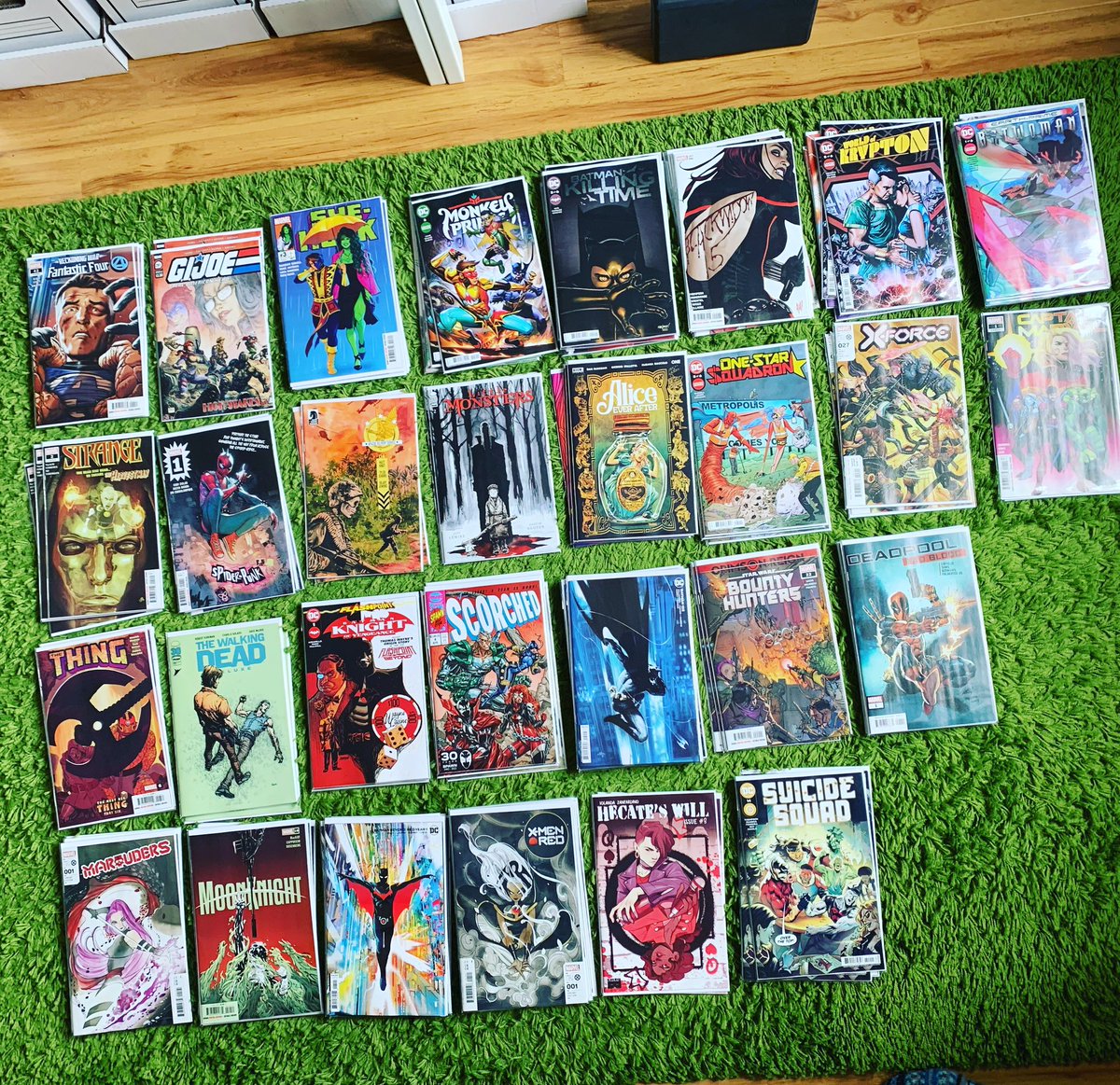 comics42shop's tweet photo. The new comics are in!!! 😁

They will be available in our shop soon.

#superheroes
#readmorecomics #comics #comics42 #comics42shop 
#dccomics #marvelcomics #image #boom #newcomics #marauders #xmenred #thething #blackwidow #deadpool #spiderpunk #batman #suicidesquad #monkeyprince https://t.co/tUZJ60NqCL