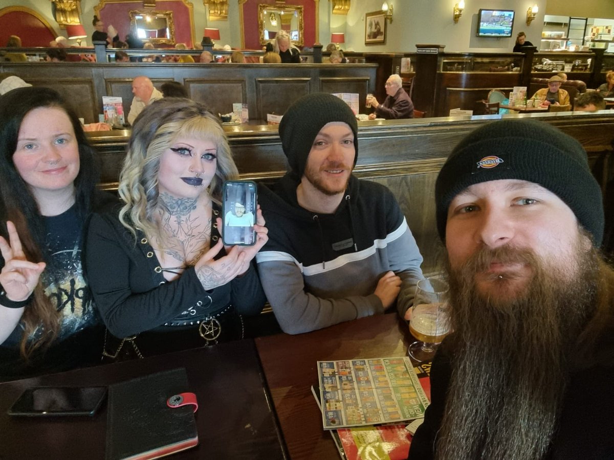 We had a big official band meeting this afternoon and where better to have it than Spoons 🧐 prize rewarded to whoever can spot Sam 👀